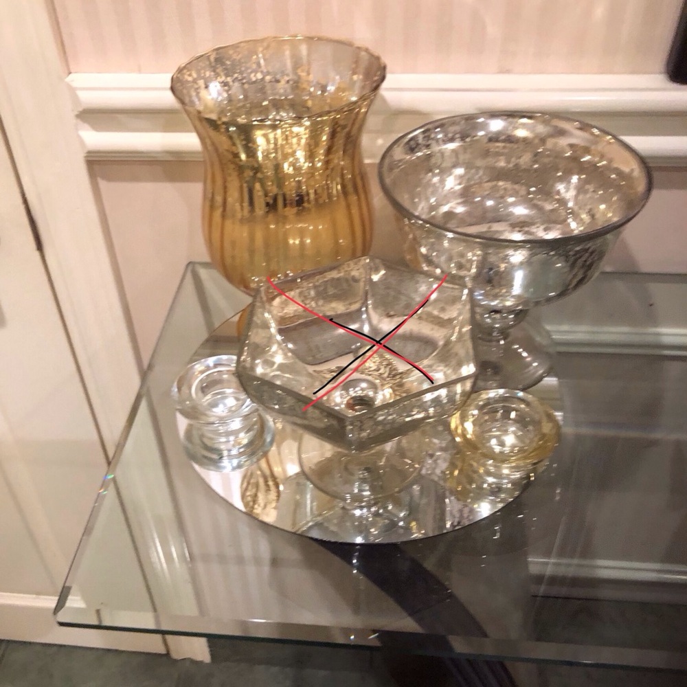 ⬇️Price Drop⬇️Bundled 2 stemmed vases with 2 tea candle holders only used once